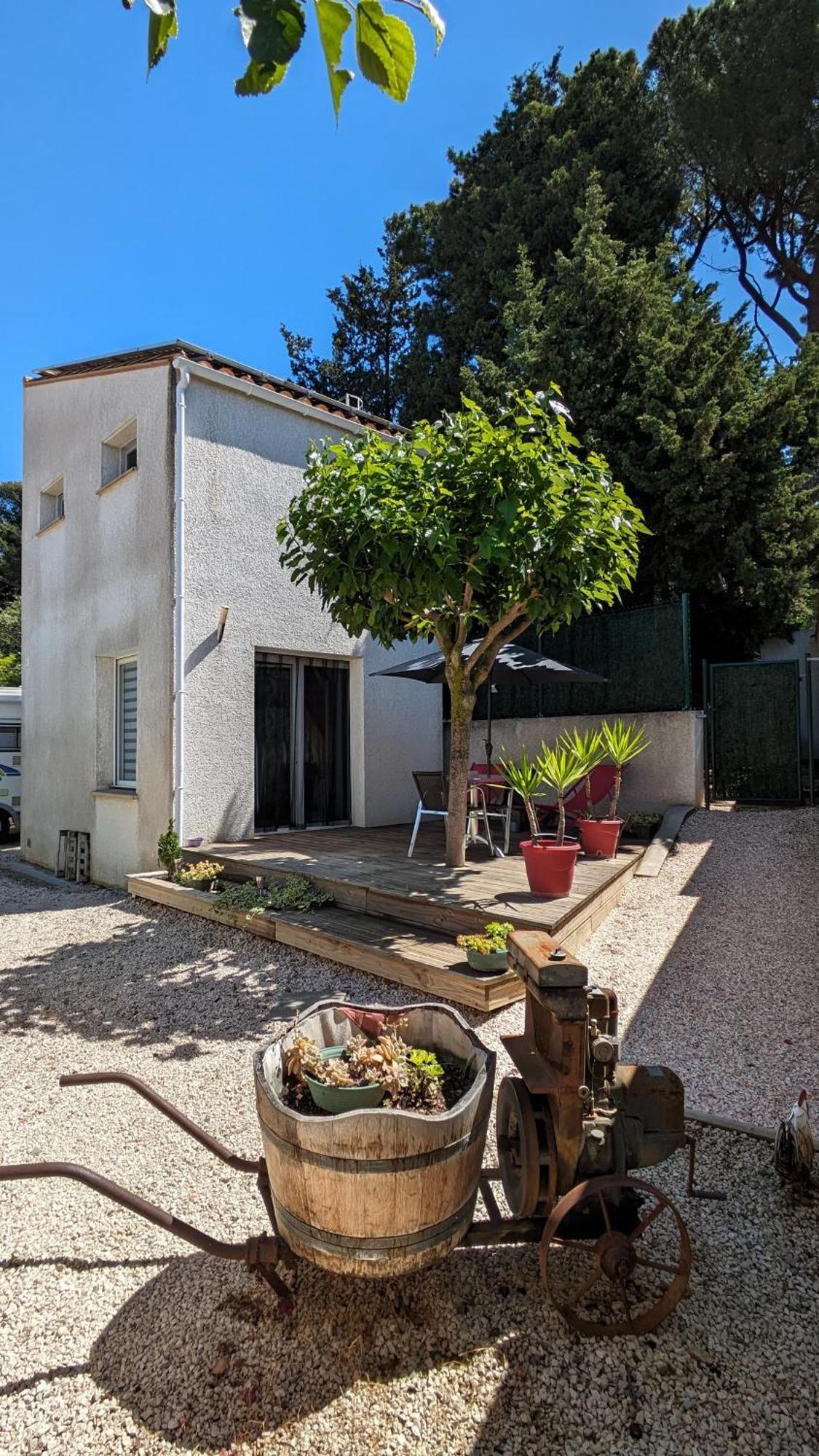 Petite Maison Independante.